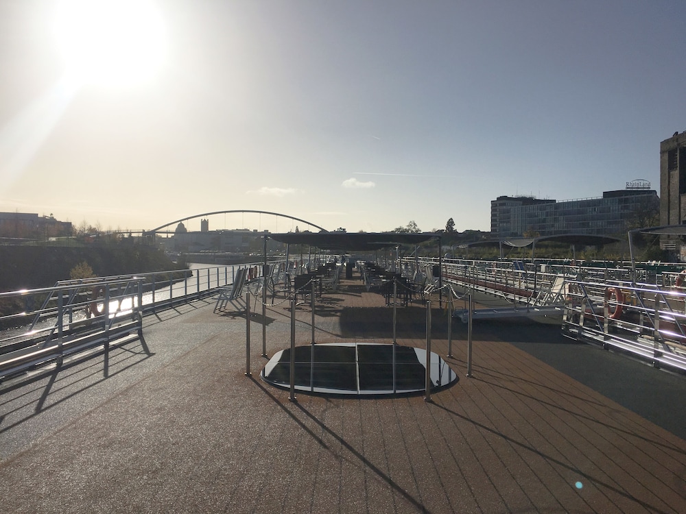 Sundeck