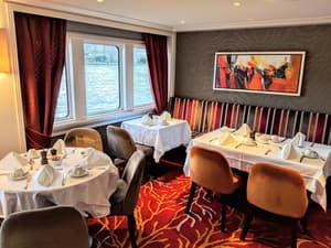 thumbnail: Restaurant