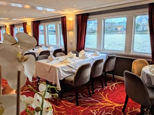 thumbnail: Restaurant