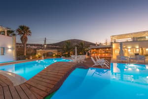 thumbnail: Poolside bar