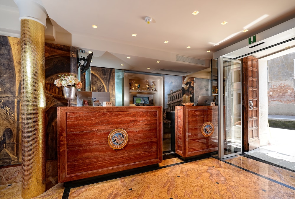 Check-in/check-out kiosk