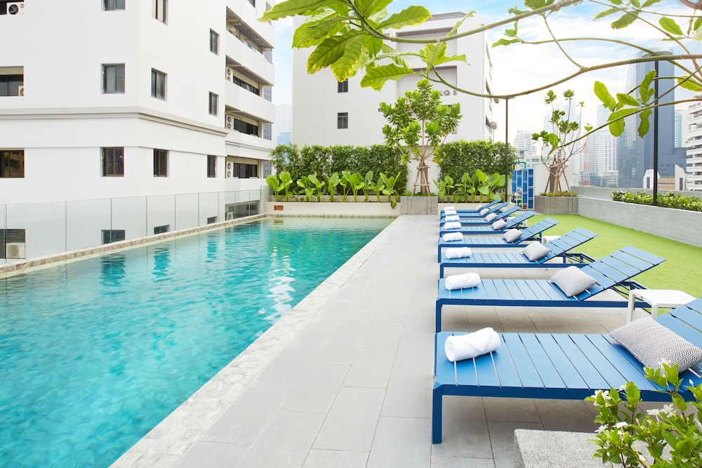 Rooftop pool