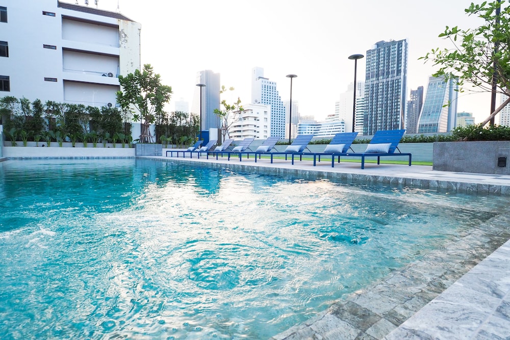Rooftop pool