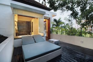thumbnail: Balcony view