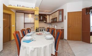 thumbnail: Dining room