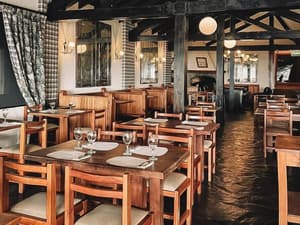 thumbnail: Restaurant