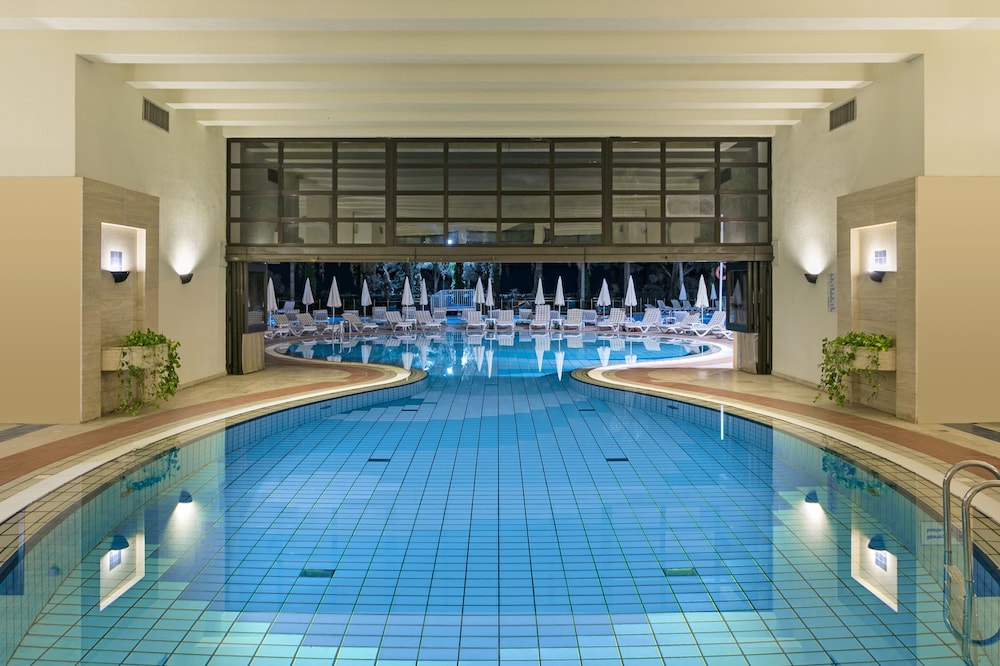 Swimming pool-spa