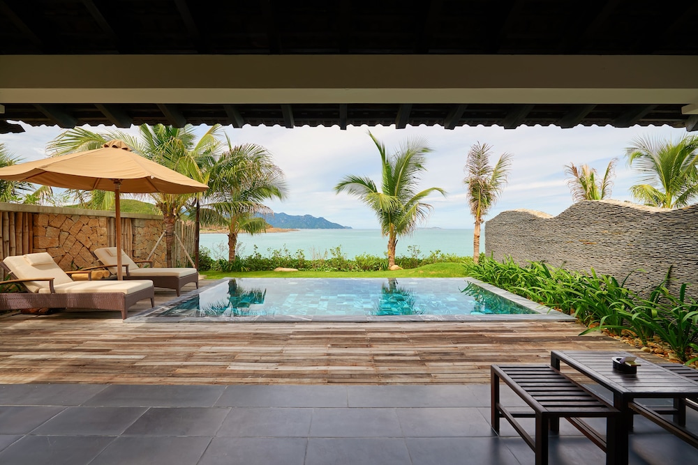 Beach/ocean view