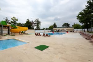 thumbnail: Outdoor pool