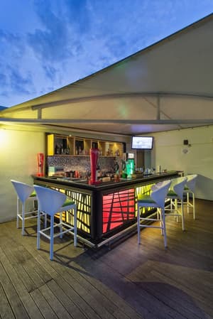 thumbnail: Poolside bar