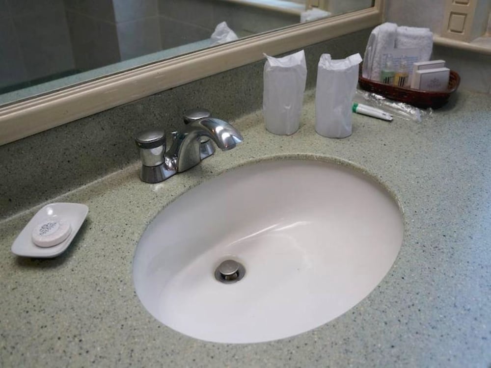 Bathroom sink
