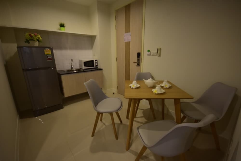Private kitchenette