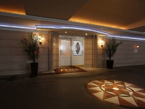 thumbnail: Interior entrance