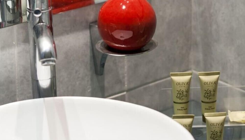 Bathroom sink