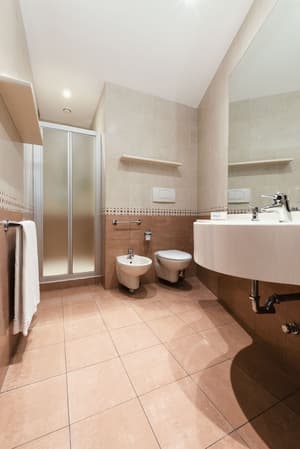 Mokinba Hotels King
