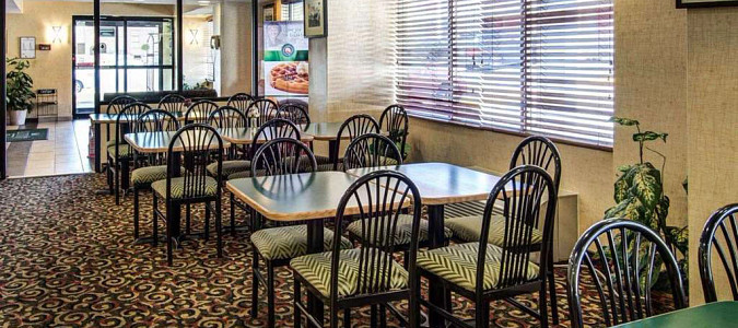 Breakfast area in the lobby
