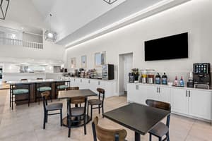 thumbnail: Breakfast area