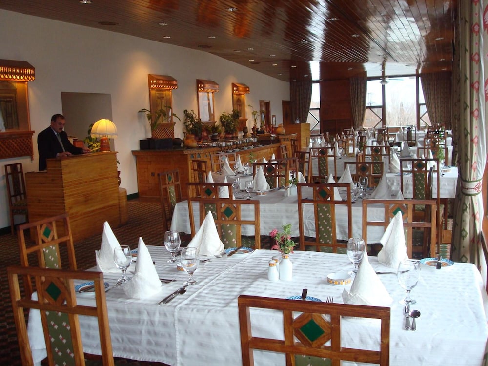 Restaurant-cafeteria