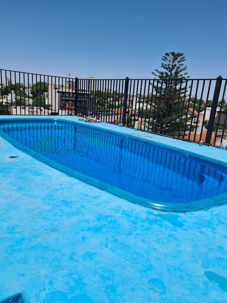 Exercise/lap pool