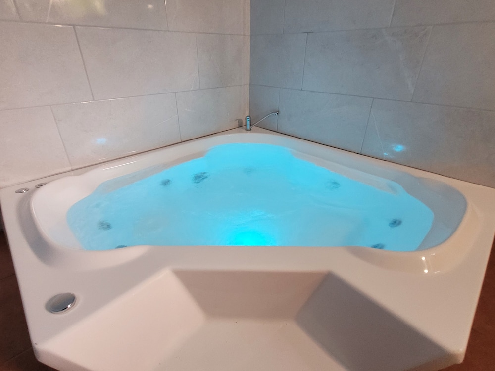 Private spa tub