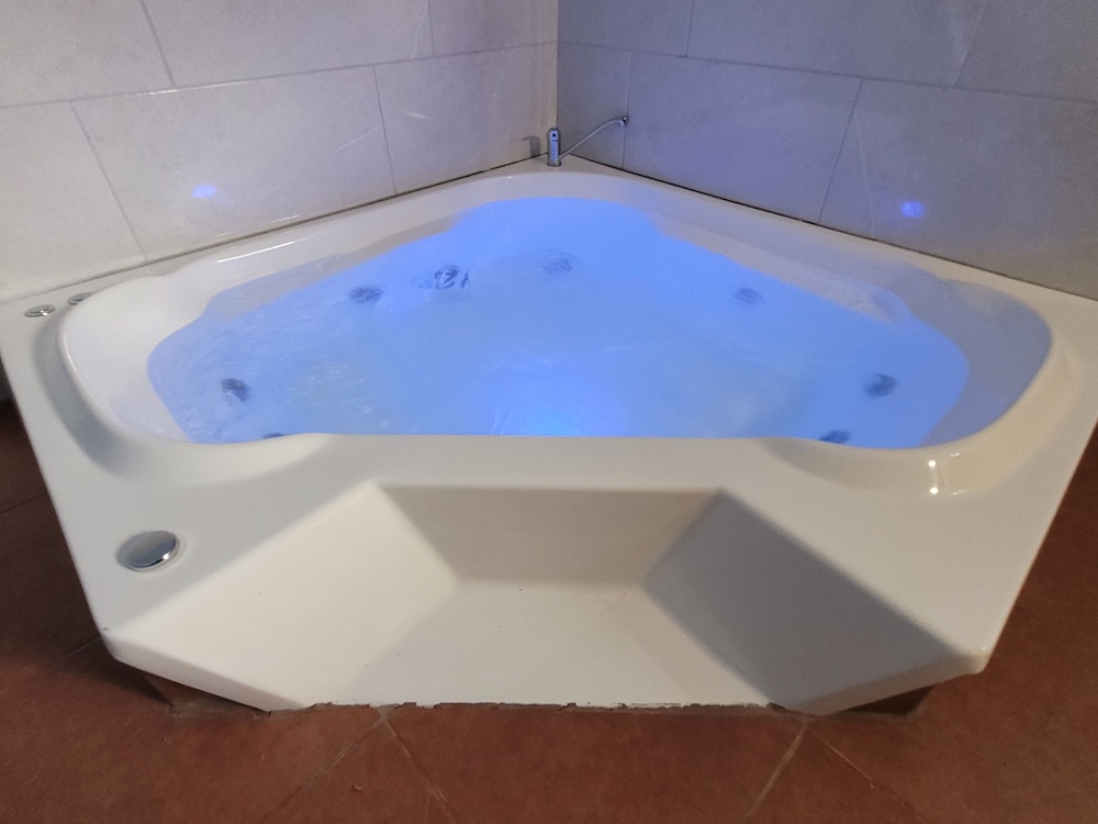 Private spa tub
