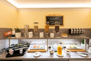 thumbnail: Breakfast area