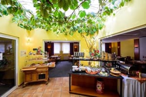 thumbnail: Breakfast area