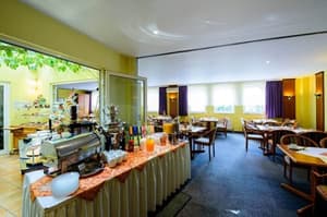 thumbnail: Breakfast area