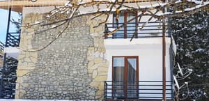 thumbnail: Front of property