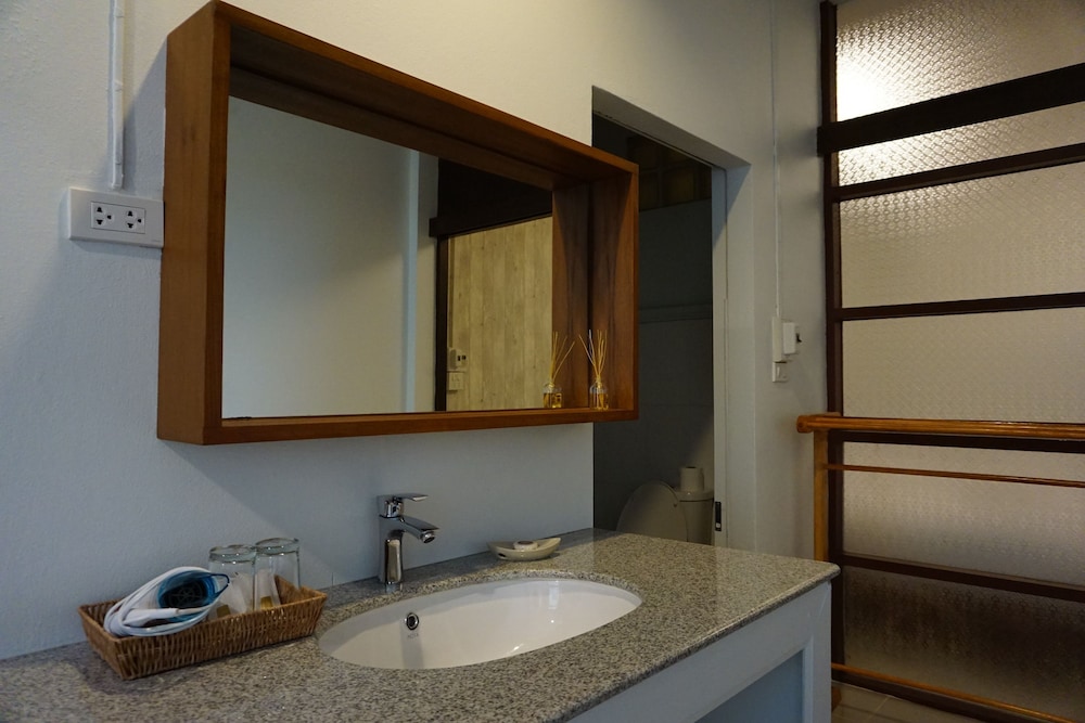 Bathroom sink