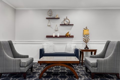 Lobby Seating - Club Wyndham Majestic Sun