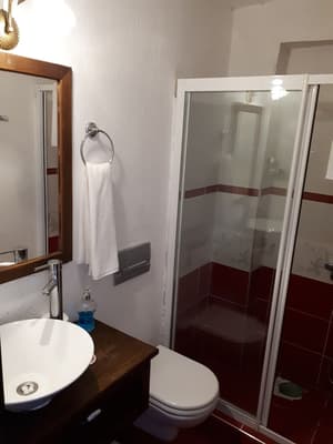 thumbnail: Bathroom amenities