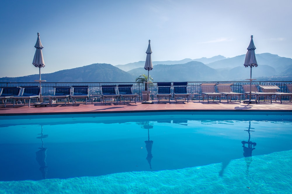 Rooftop pool
