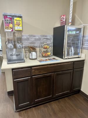 thumbnail: Breakfast area