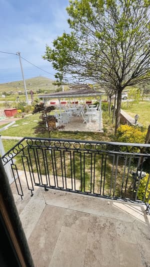 thumbnail: Front of property