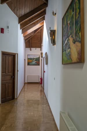 thumbnail: Interior detail