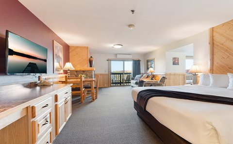 King Whirlpool Suite Bed Room