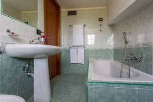 thumbnail: Bathroom amenities