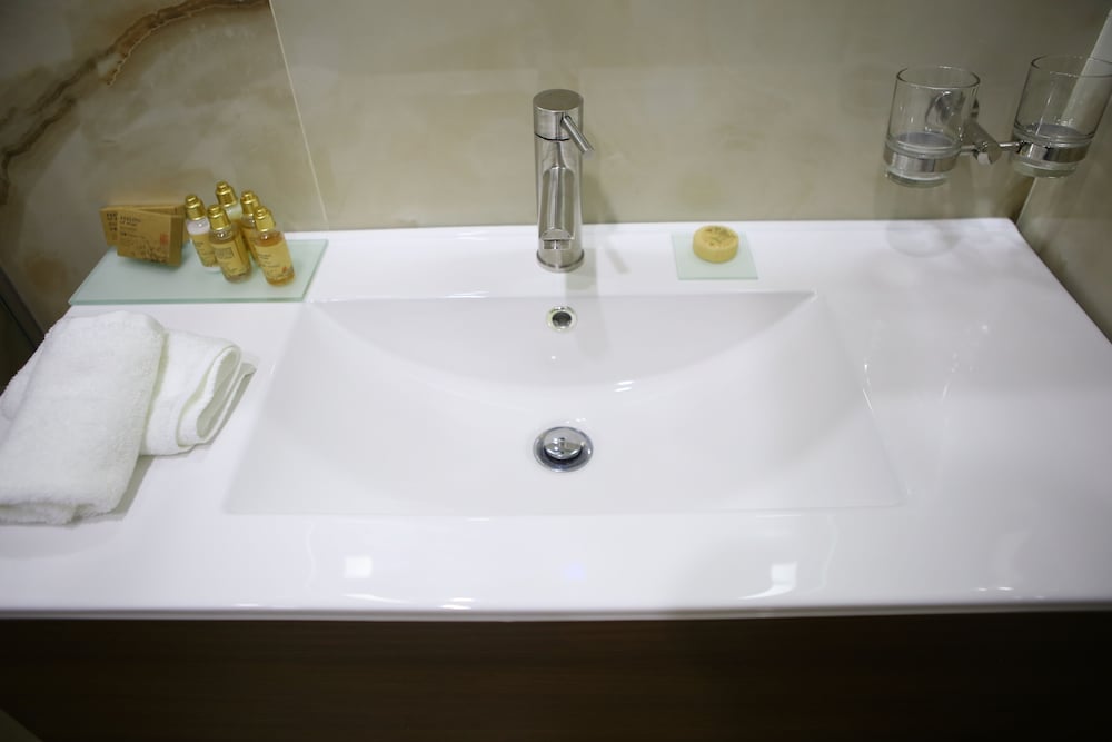 Bathroom sink