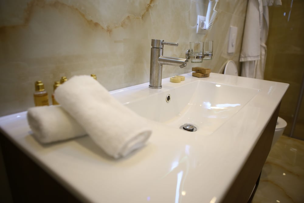 Bathroom sink