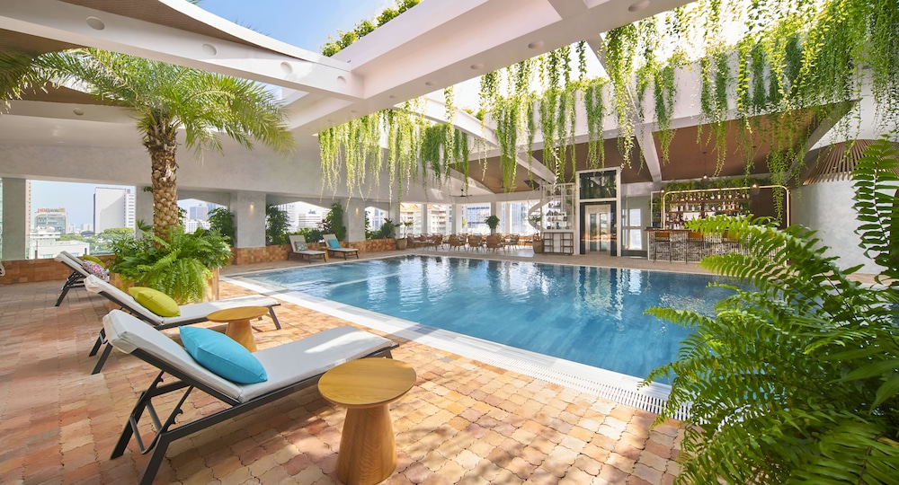 Rooftop pool
