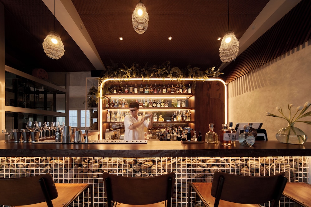 Poolside bar