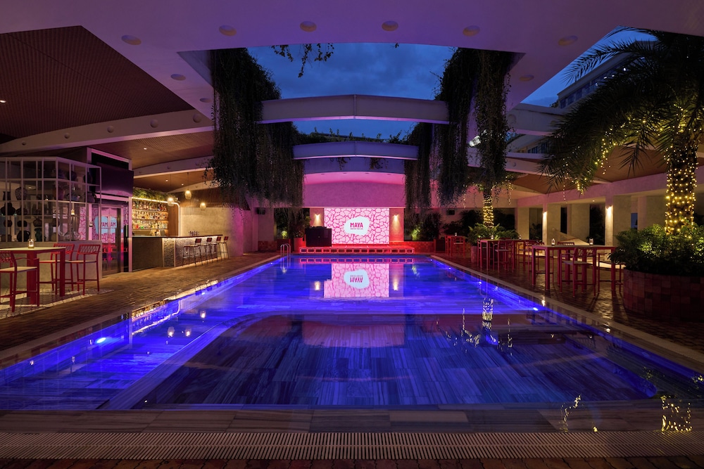 Poolside bar