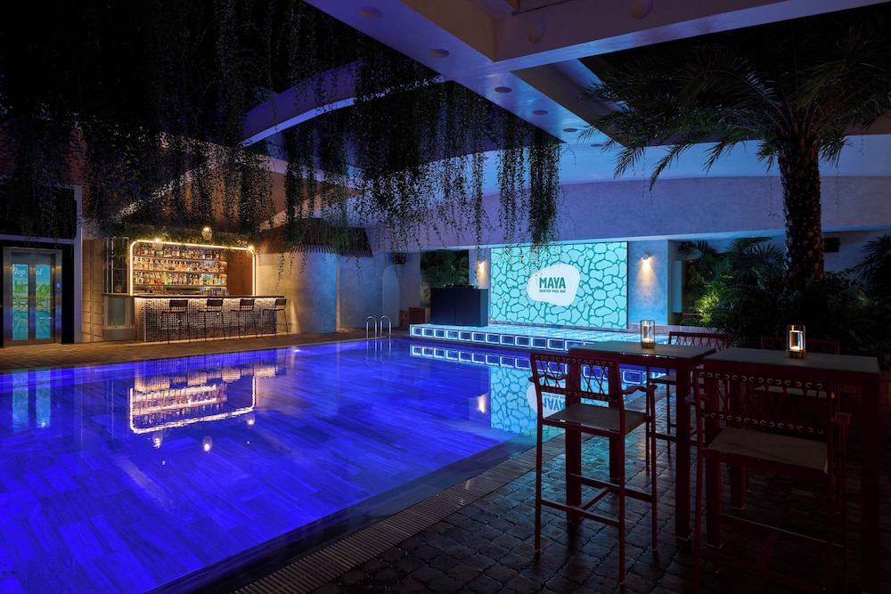 Poolside bar