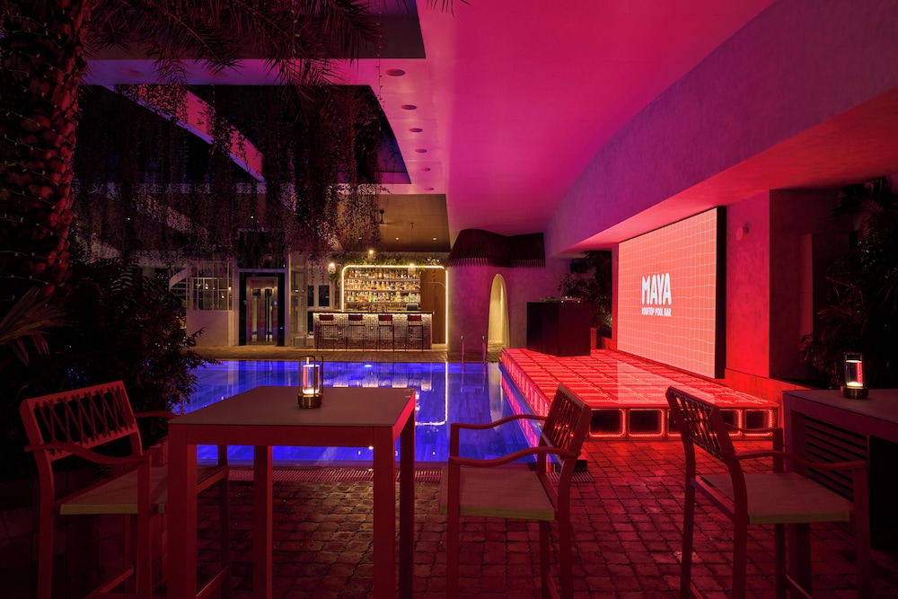Poolside bar