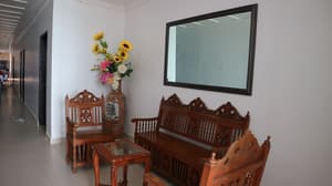 thumbnail: Lobby sitting area