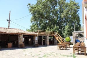 thumbnail: Outdoor dining