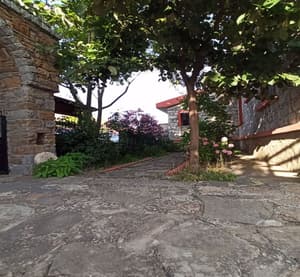 thumbnail: Front of property