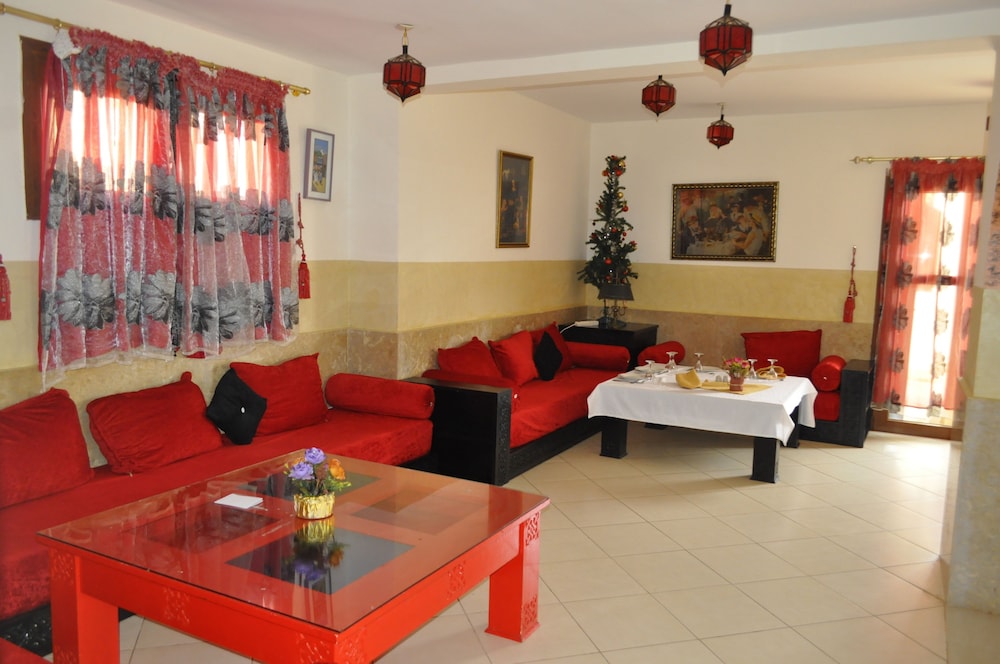 Lobby lounge