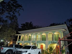 thumbnail: Front of property